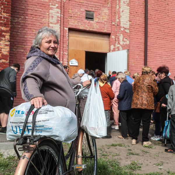 Роздача продуктових наборів